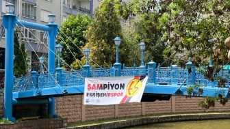 Eskişehir’de köprüler Eskişehirspor için süsledi