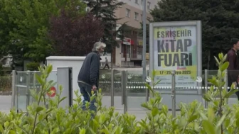 Gökmeydan durağında açık kapı fırsatçılığı: Arızalanan kapıdan biletsiz geçiş yapılıyor