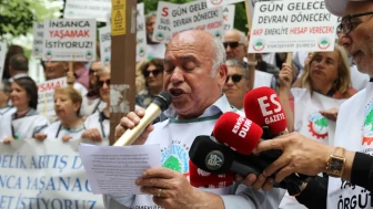 Eskişehir'de emekliler taleplerini yürüyerek duyurdu: "Bayram ikramiyesi en az 22 bin lira olmalı"