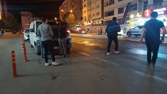Motosikletli Kurye Zincirleme Kazayı Önlemeye Çalışırken Yaralandı