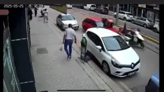 Otomobil Kuryeye Çarpıp Kaçtı