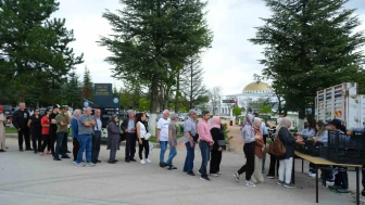 Eskişehir Büyükşehir Belediyesi’nden duygulandıran çiçek jesti