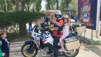 Kanserden iyileşen çocuklar motosikletle gezdirildi, hayır panayırı ve tiyatro etkinliklerine katıldı