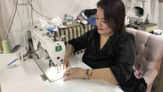 Eskişehir'de üniversite okuyup edindiği mesleğini bırakıp gelinlikçi oldu