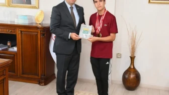 Kars’taki zeka oyunları finalinde büyük başarı: Rojhat İsmail Uğur Türkiye birincisi oldu