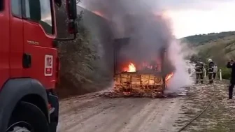 Seyir Halindeki Belediye Otobüsü Alev Alev Yandı
