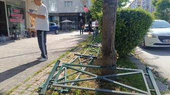 Alkollü sürücü önce bariyerlere sonra işletmeye daldı