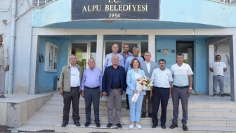 Alpu’da şenlik havası: Ünlüce çocuklarla eğlendi, talepleri dinledi