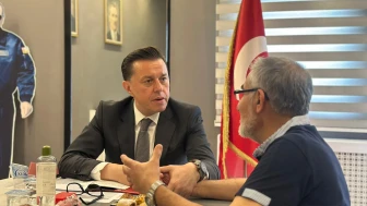 AK Parti Eskişehir Milletvekili İdris Nebi Hatipoğlu, AK Parti İl Başkanlığı’nda düzenlenen Halk Günü programında vatandaşlarla bir araya geldi. Programa İl Başkan Yardımcıları da katılım sağladı.  “Gönül gönüle, yüz yüze” anlayışıyla gerçekleşen buluşmada Hatipoğlu, hemşehrilerinin taleplerini dinleyerek çözüm önerilerini değerlendirdiklerini ifade etti.  Millet odaklı bir siyaset anlayışını benimsediklerini belirten Hatipoğlu, “Bizim siyaset anlayışımızın özü milletin ta kendisidir. Kapımız da, gönlümüz de her zaman açık” dedi.  Hatipoğlu, daha güçlü bir Eskişehir için çalışmalarına kararlılıkla devam ettiklerini vurgulayarak, “Durmak yok, yola devam” mesajını paylaştı.