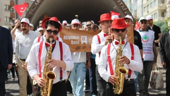 “Ahşabın sesi Eskişehir’de yankılandı: Festival kortejle başladı”