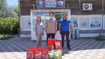 Tepebaşı Belediyesi’ne Patili Dostlar İçin Mama Bağışı Sürüyor