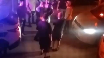 Evini gözetleyen kişiyi bıçakla kovaladı iddiası