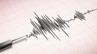 Ege'deki deprem 5 ilde hissedildi:  Panikatak geçiren bir genç hayatını kaybetti, 69 kişi yaralandı