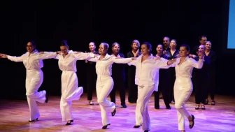 Anadolu Üniversitesi’nde Halk Dansları ve Sirtaki Gösterisi