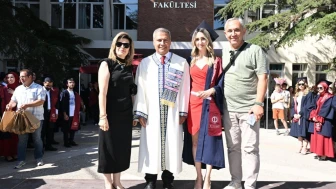 Anadolu Üniversitesi’nde Mezuniyet Coşkusu Fakültelere Yayıldı