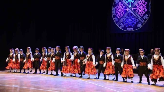 Anadolu Üniversitesinden Çocuk Halk Dansları Topluluğu gösterisi