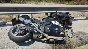 Bilecik’te Motosiklet Bariyerlere Çarptı: Sürücü Yaralandı