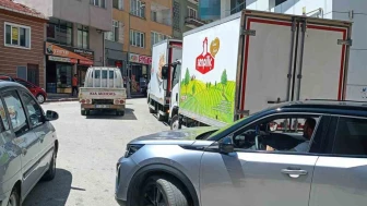 Toptancı Araçları Trafiği Felç Etti: Sürücüler Çözüm Bekliyor
