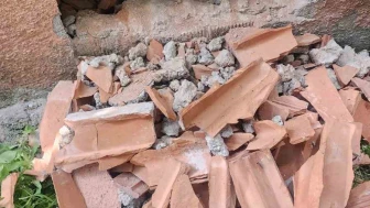 Eskişehir'de duvarın içinde mahur kalan kedi itfaiye ekipleri tarafından kurtarıldı