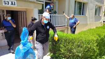 Eskişehir'de emekli doktorun çöp eve dönen dairesi temizlendi