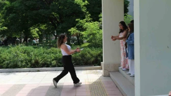 YKS’nin ikinci oturumunda öğrenciler sınava son anda koşarak yetişti