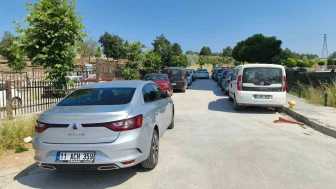 Ambulans Geçemiyor! Hastane Önü Araç Mezarlığına Döndü