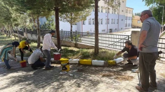 Fırça Ellerinde, Sevgi Yüreklerinde: Öğretmenlerden Örnek Davranış