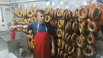 Eskişehir’in Kırka Mahallesi’nde Kurban Eti Sucuğa Dönüşüyor