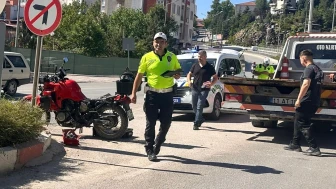 Kontrolden Çıkan Motosiklet Devrildi, Sürücü Yaralandı