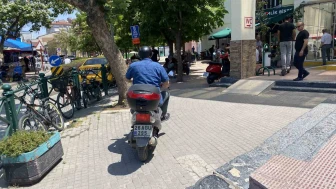 Eskişehir’de Motosikletler Kaldırımlarda, Yayalar Tehlike Altında!