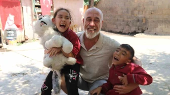 Eskişehirli Baba İki Çocuğuna Hem Anne Hem Baba Oluyor