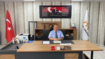 Öğrenciler ve Öğretmenlerden 40 Yıllık Eğitimciye Sürpriz Veda