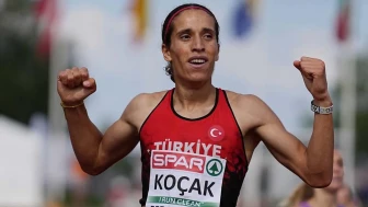 Dilek Koçak Kimdir aslen nereli, kaç yaşında ? Genç Yaşında Avrupa Zirvesine Ulaşan Türk
