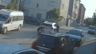 KÜÇÜK ÇOCUĞUN ÖLÜMÜNE NEDEN OLAN FECİ KAZA GÜVENLİK KAMERASINA ANBEAN YANSIDI .... İŞTE DETAYLAR