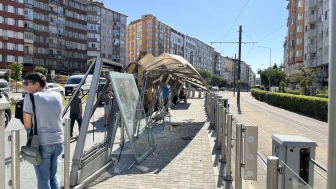 Camlar Patladı Durak Savaş Alanına Döndü