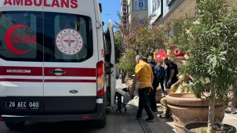 Eskişehir’de Kaldırımda Bayılan Yaşlı Adam Hastaneye Kaldırıldı