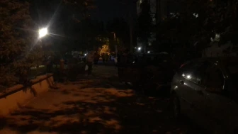 Atatürk Bulvarı’nda kar maskeli saldırgan dehşeti: Genç adam kız arkadaşıyla yürürken bacağından vuruldu