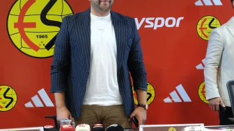 Eskişehirspor’da Yeni Sezon Coşkusu: Adidas, TürkNet ve ETİ ile Güçlü Başlangıç