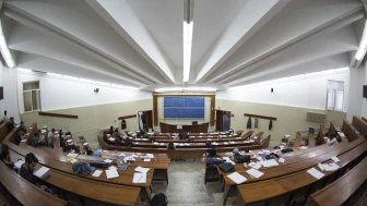 Anadolu Üniversitesi İİBF, Toplam 7 Bölümde  Eğitim Sunuyor