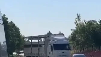 Teksan Sanayi Önünde Maddi Hasarlı Kaza: Yol Trafiğe Kapatıldı