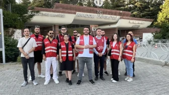 CHP Gençlik Kolları’ndan Anadolu Üniversitesi Önünde Disiplin Soruşturmalarına Tepki