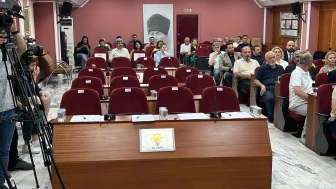 Leman Dergisi Gerginliği: AK Parti ve MHP’li Üyeler Meclis Toplantısını Boykot Etti