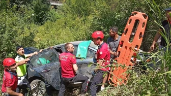 Bozüyük’te Otomobil Şarampole Devrildi