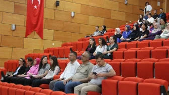 Sağlıkçılara İletişim Dersi: Empati, Beden Dili ve Etkin Dinleme Masaya Yatırıldı