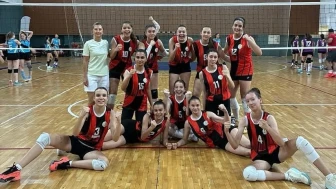 Eskişehir Kız Voleybol Takımı, Türkiye Yarı Finallerine Yükseldi!