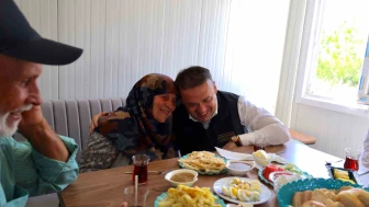 Evi Yanan Yaşlı Çifte İlk Kahvaltıda Devlet Eli: 'Yaralarımızı Birlikte Saracağız'