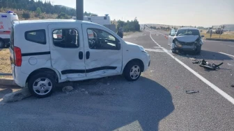 Tavşanlı’da İki Hafif Ticari Araç Çarpıştı, 4 Kişi Yaralandı!