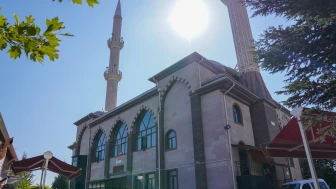 Tepebaşı’nda Camiler Düzenli Olarak Temizleniyor