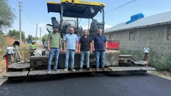 Şuhut’ta Ortapınar köy yolunda asfalt çalışmaları tamamlanmak üzere