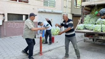 Çiftçiden fahiş fiyatlara tepki: Ürettiği biberleri ücretsiz dağıttı